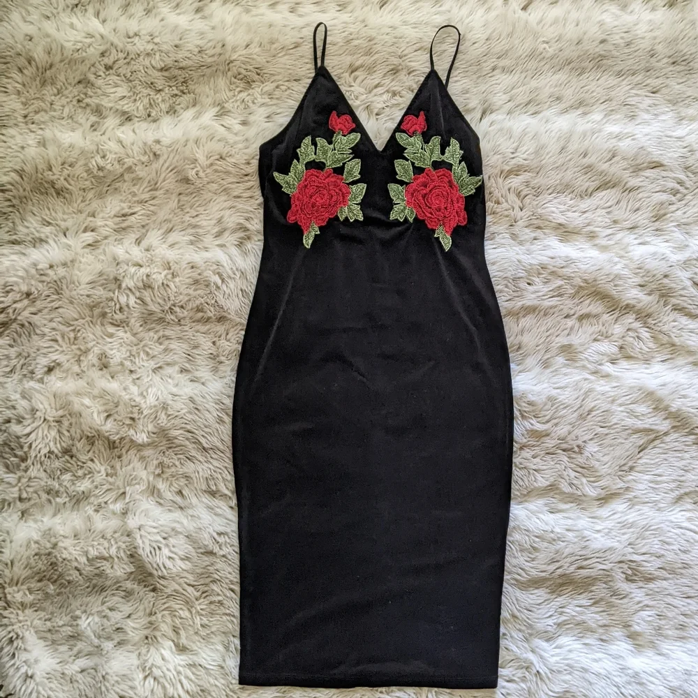 Black Velvet Dress - Picture 3 of 12